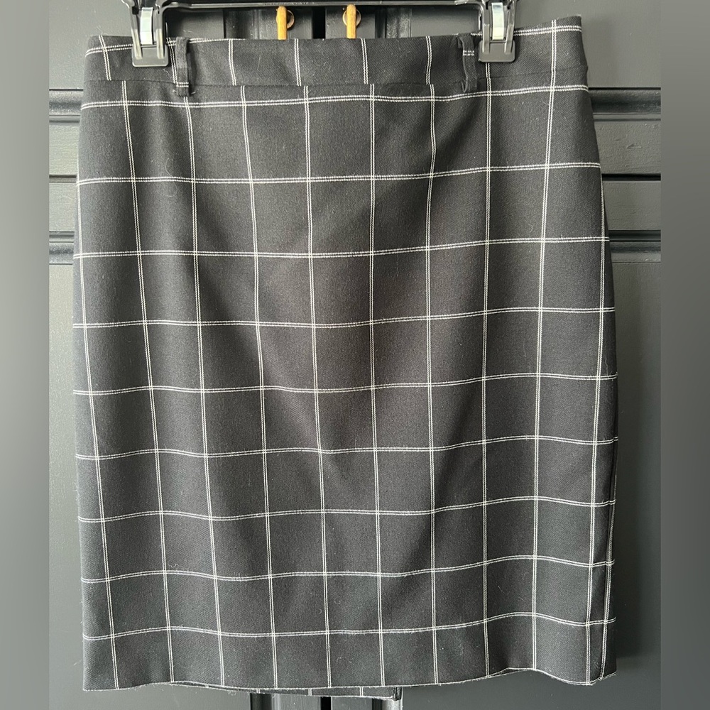Le Chateau Black and White Grid Pencil Skirt
